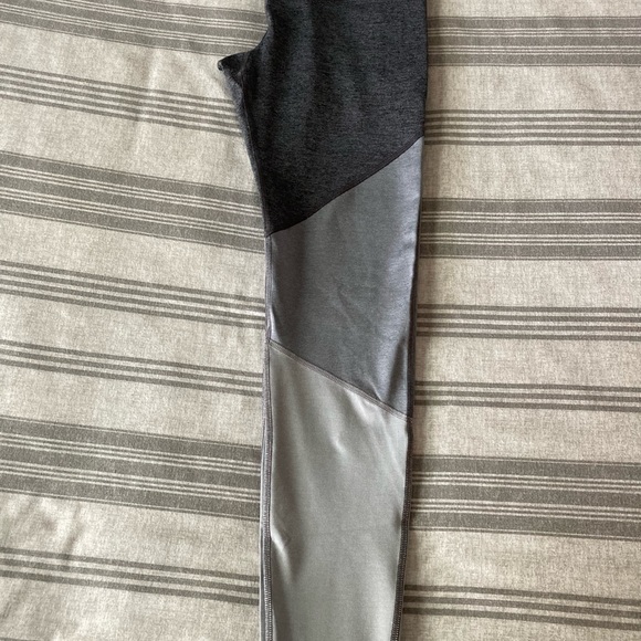Work out leggings Size Medium In Grey - Picture 2 of 6